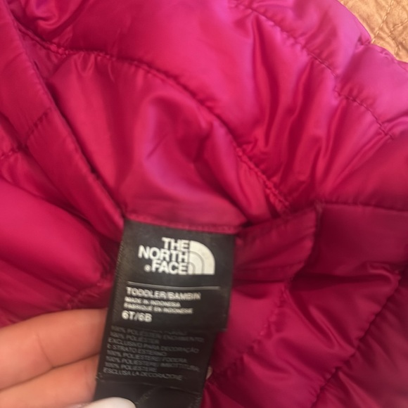 The North Face Fuchsia Puffer Jacket - Picture 3 of 4